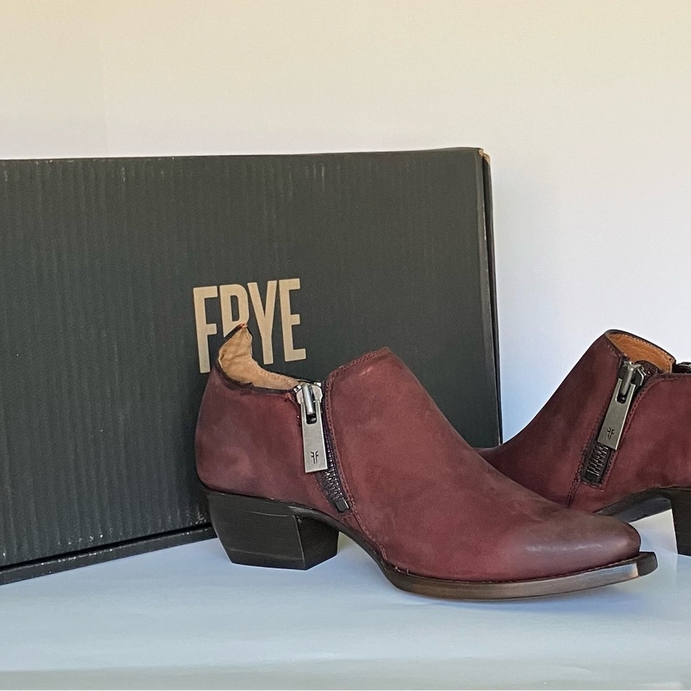 Women's Frye Sasha Side Zip Shootie, Burnt Red, 7B, New in box